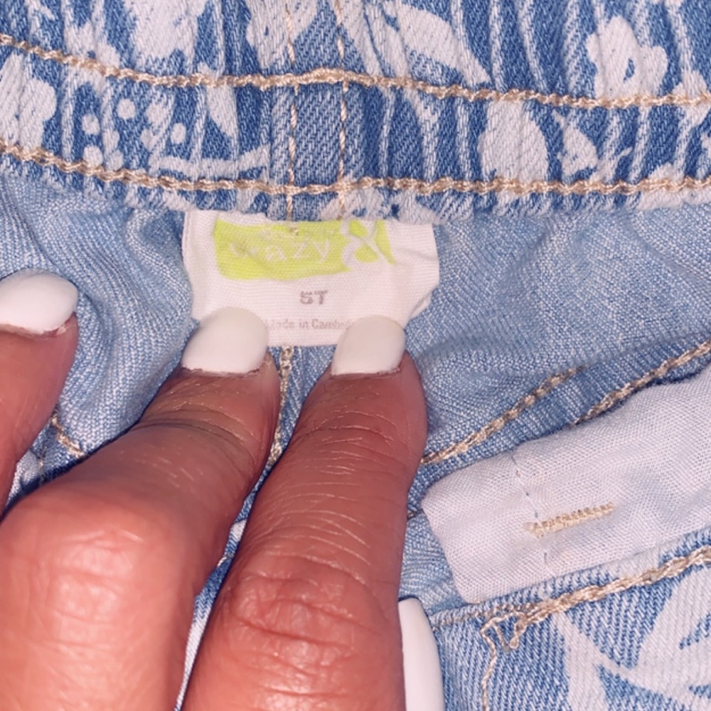 Shorts - Picture 2 of 3
